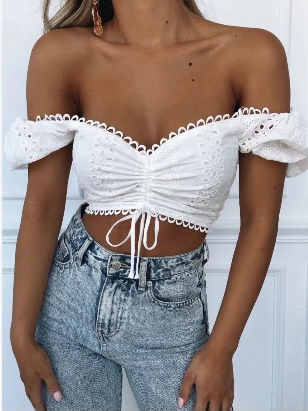 White Fox Boutique White Eyelet Off The Shoulder Top Women’s XS